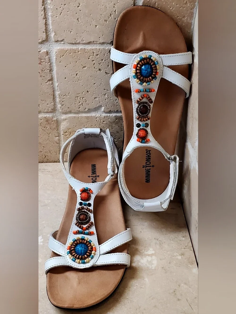 Minnetonka White Leather Beaded T-Strap Women's Sandals Size 8